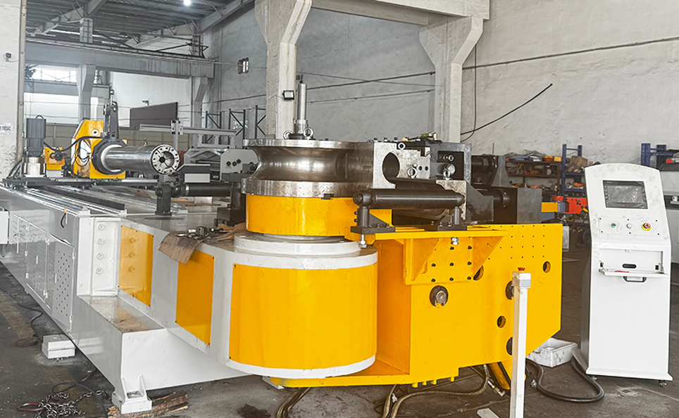 Mașină de îndoit țevi complet automată din seria L CNC cu control servo-hidraulic