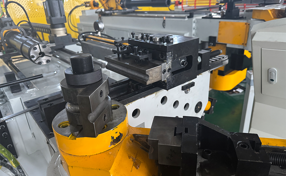 Mașină de îndoit țevi complet automată din seria CNC S cu funcție opțională de simulare