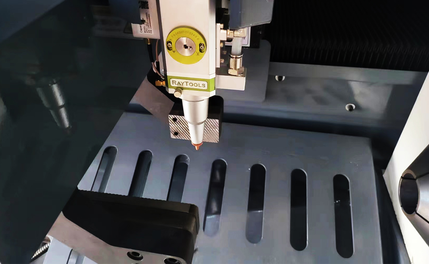 Mașină de tăiat tuburi cu laser 3D MCJG120