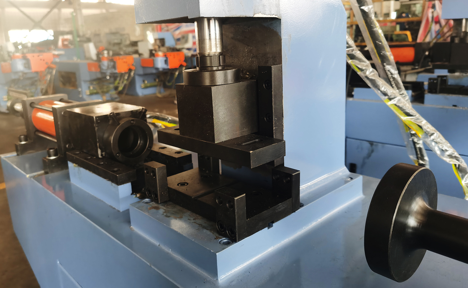 TM40 Mașină automată de formare a capetelor cu un singur cap de înaltă eficiență TM40 Mașină automată de formare a capetelor cu un singur cap de înaltă eficiență