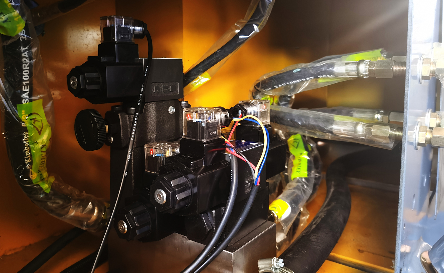 TM40 Mașină automată de formare a capetelor cu un singur cap de înaltă eficiență TM40 Mașină automată de formare a capetelor cu un singur cap de înaltă eficiență