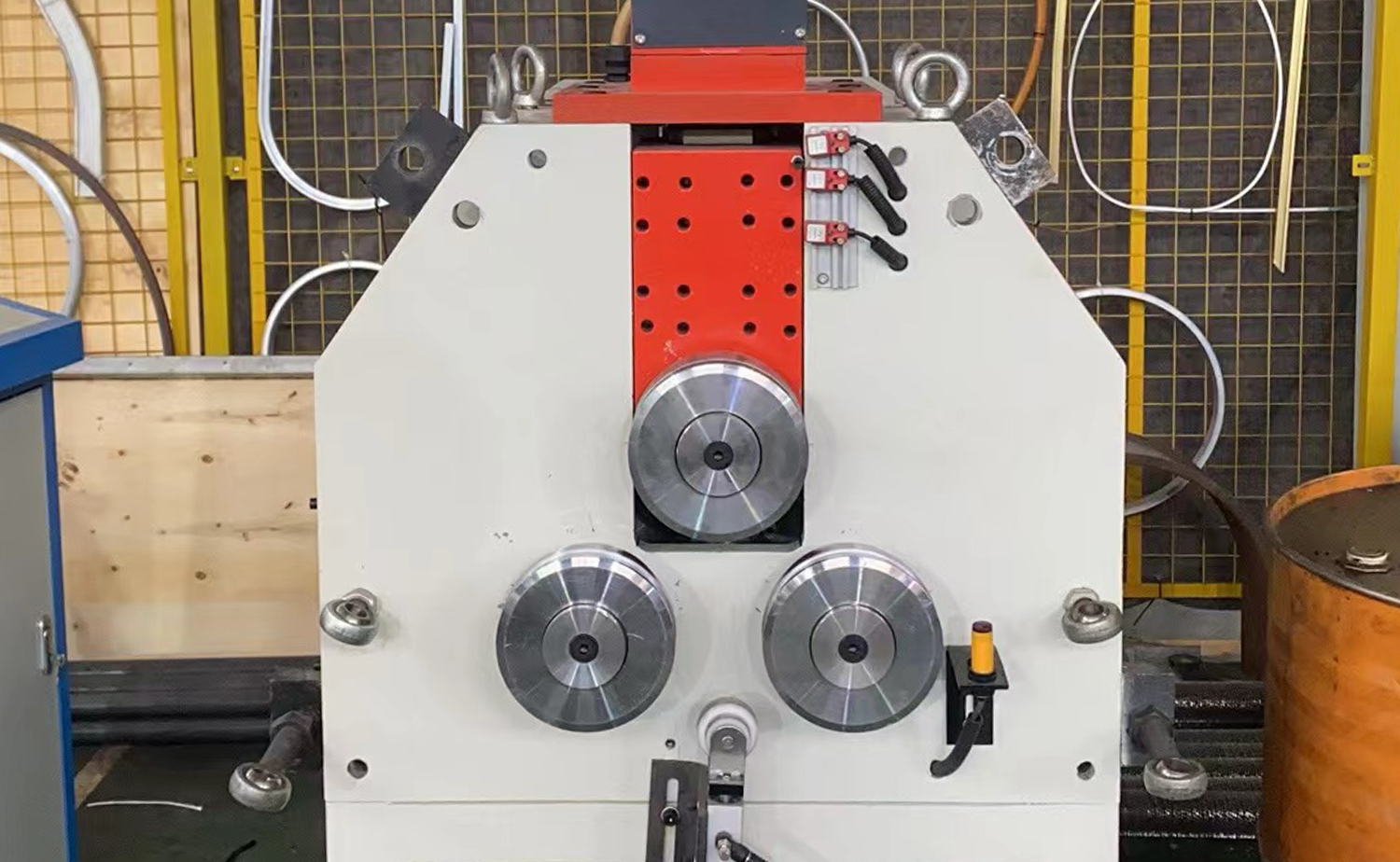Mașină de îndoit cu role din seria CNC pentru profile metalice Mașină de îndoit cu role din seria CNC pentru profile metalice