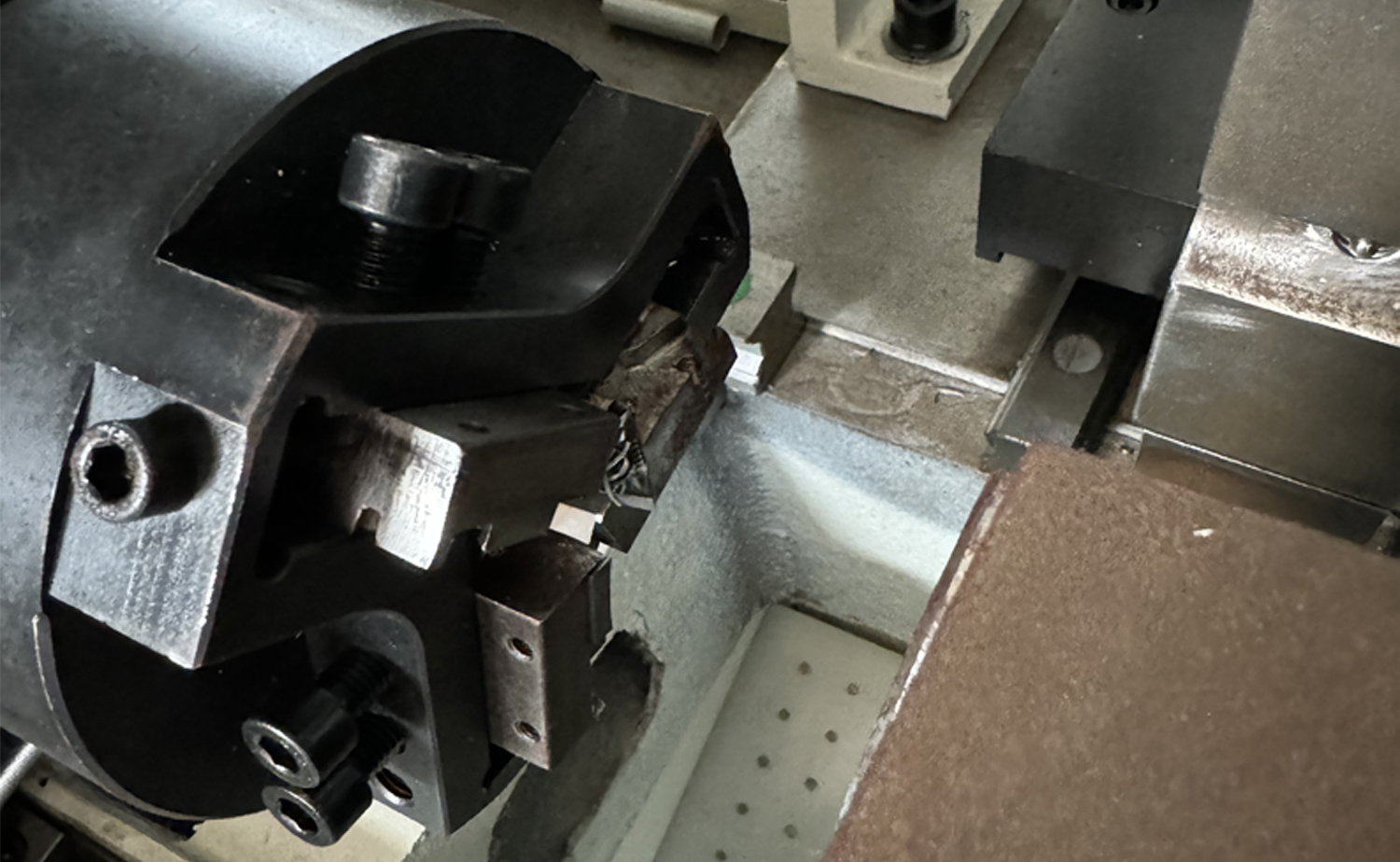 Seria DEF680CNC Servo de viteză rapidă Mașină de teșit tub dublu