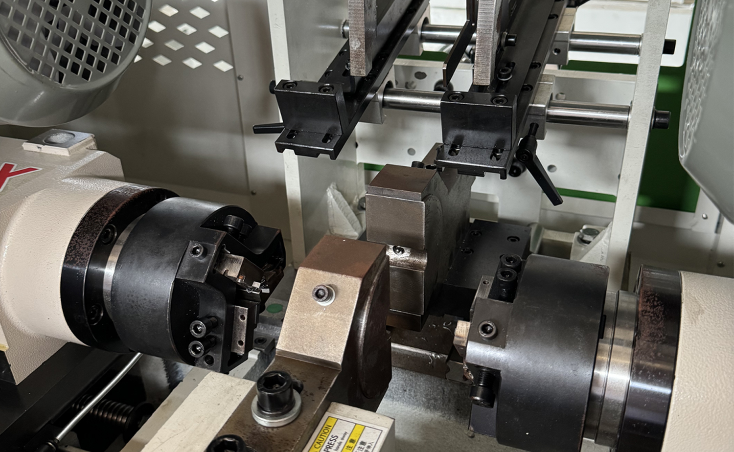 Seria DEF680CNC Servo de viteză rapidă Mașină de teșit tub dublu