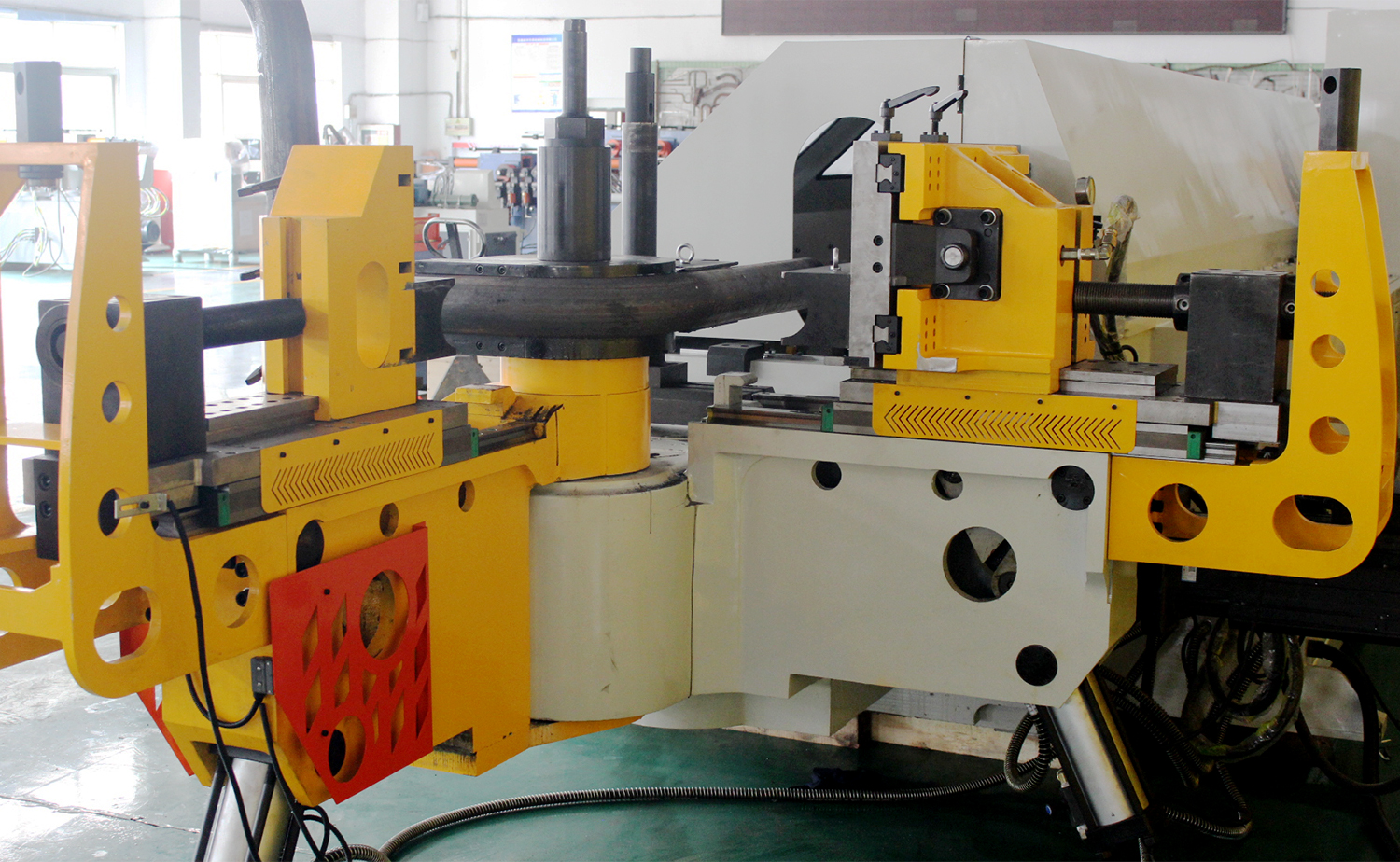 Mașină de îndoit tuburi cu mai multe raze CNC Seria M complet automată