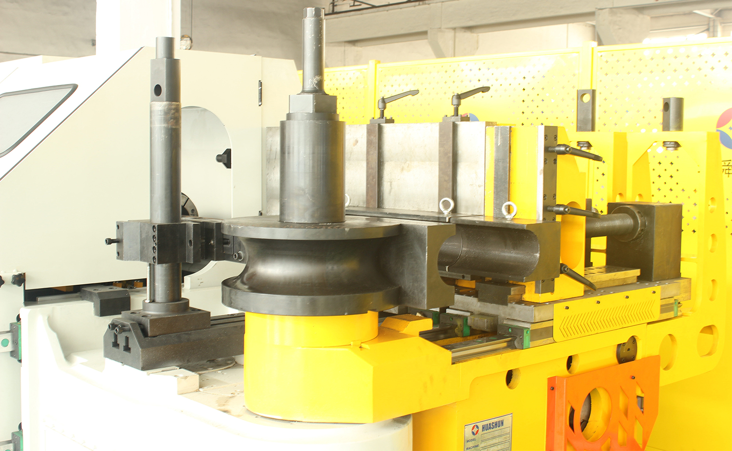 Mașină de îndoit tuburi cu mai multe raze CNC Seria M complet automată